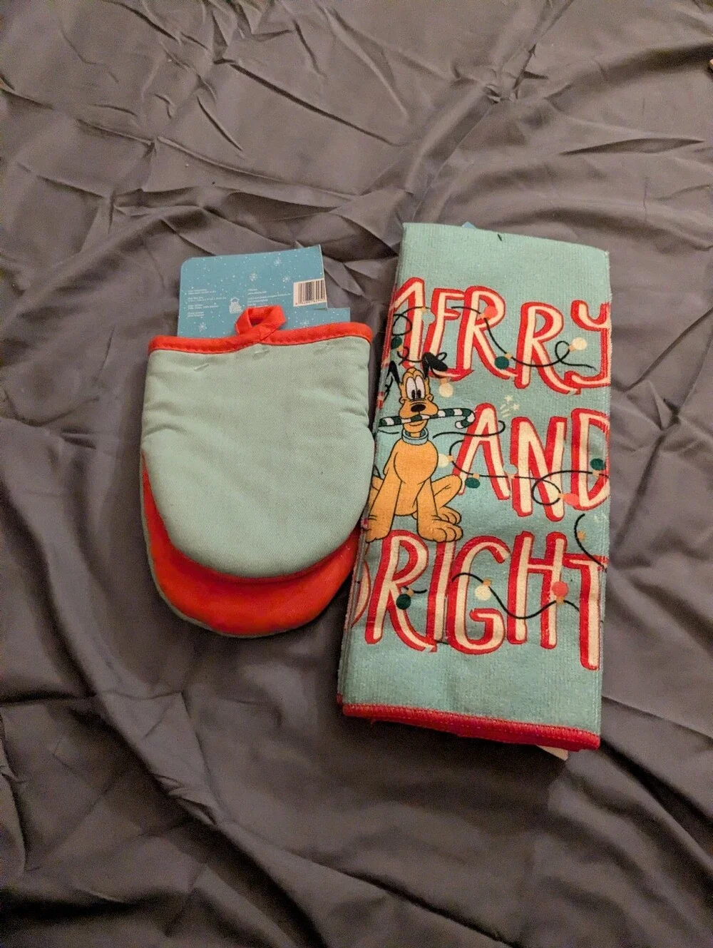 Disney Christmas oven mit and hand towels set